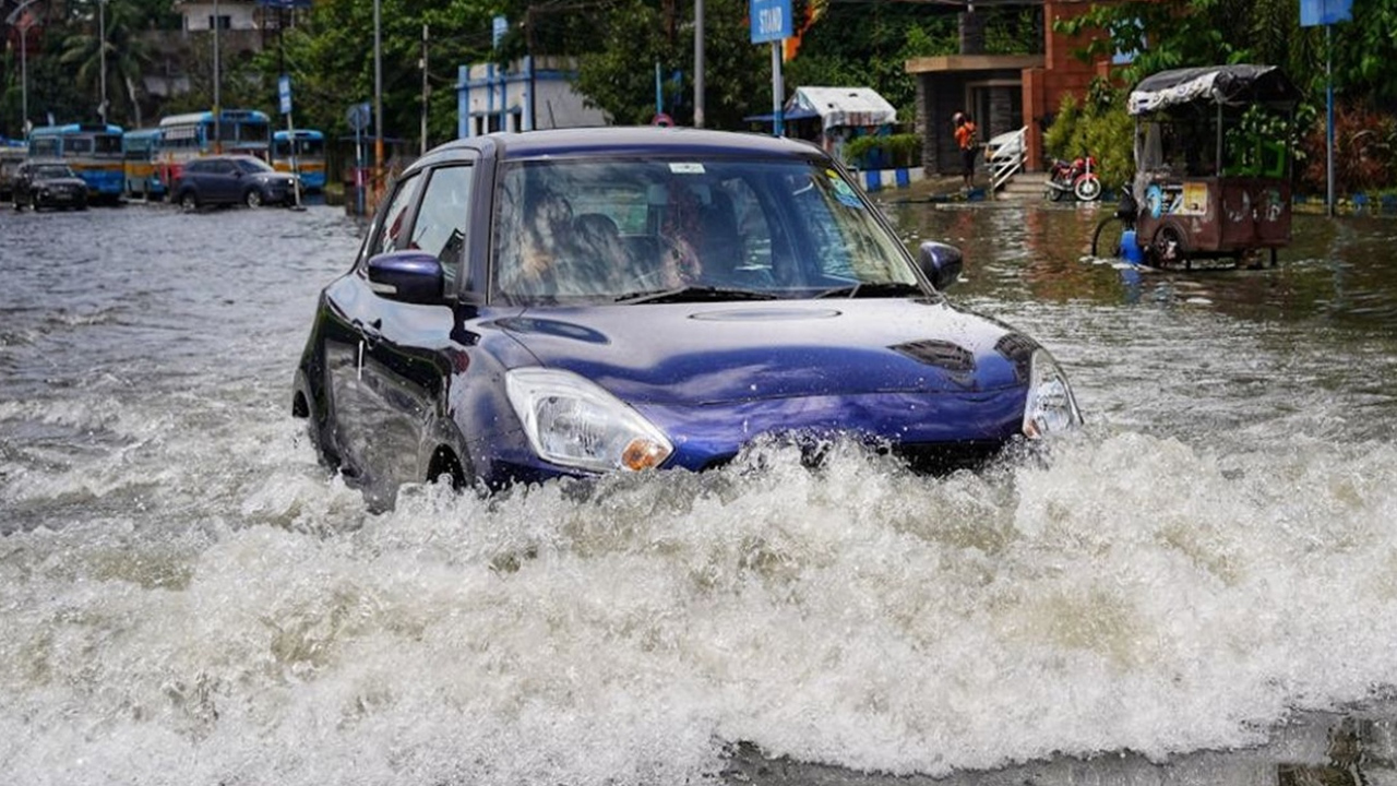 7 Hal Penting Wajib Diperhatikan, Mobil Dipaksa Lewat Banjir Bisa Jebol