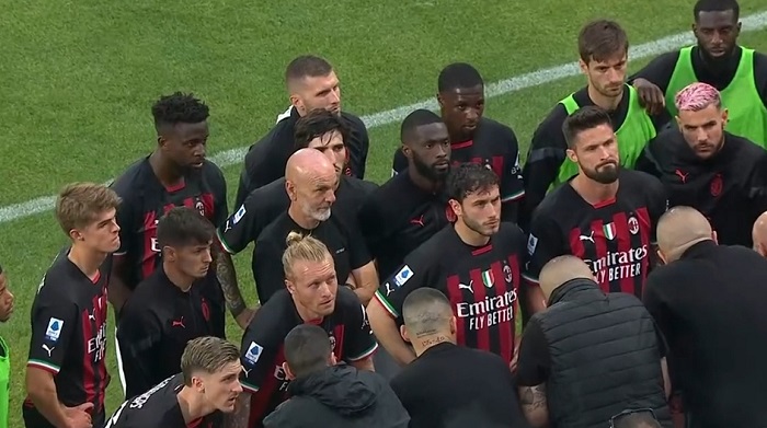 Curva Sud Bantah Ancam Pemain AC Milan saat Dikalahkan Spezia 2-0