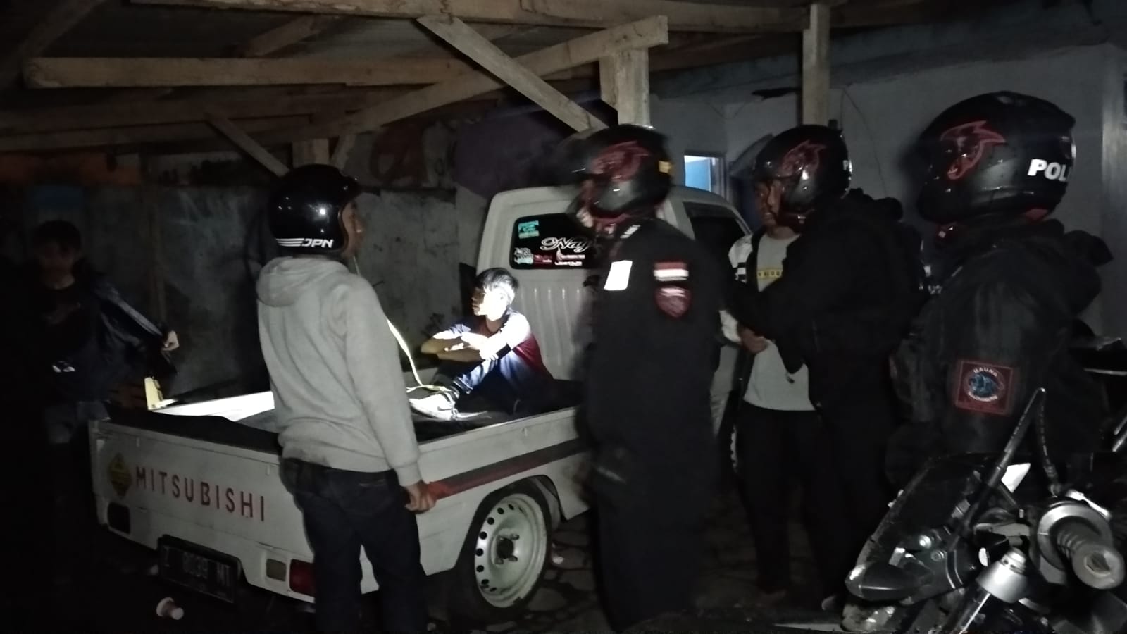 Tim Maung Galunggung Bubarkan Remaja Pesta Miras di Linggajaya