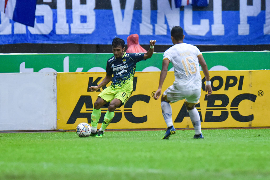 Banjir Pujian, Robi Darwis Bersyukur Persib Kembali Menang: Terima Kasih Senior Atas Bimbingannya 