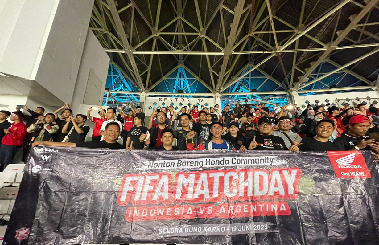 Komunitas Motor Honda Meriahkan Pertandingan Sepakbola Indonesia vs Argentina