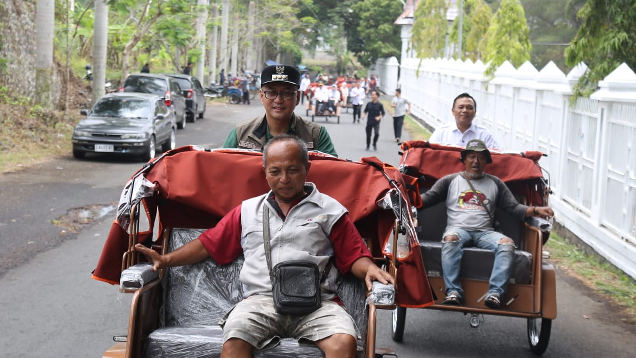 220 Warga Tasikmalaya Terima Becak Listrik, Bupati Cecep Tegaskan Tak Boleh Dijual