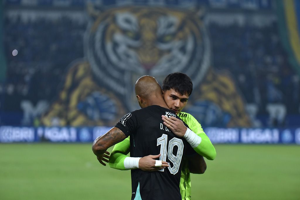 Siap Bertarung, Kiper Persib Yakin Kalahkan Persis Solo di Kandangnya: ’Kami Sudah Siap Fisik dan Mental’