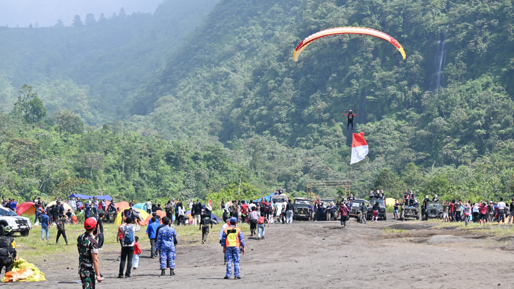 Merah Putih Berkibar di Langit Galunggung Tasikmalaya lewat Temu Akrab Pecinta Alam