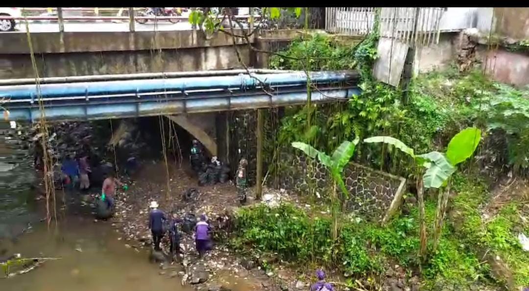 Kerja Bakti Bersihkan Sampah Jembatan Cigayam Kabupaten Ciamis dan Edukasi Masyarakat