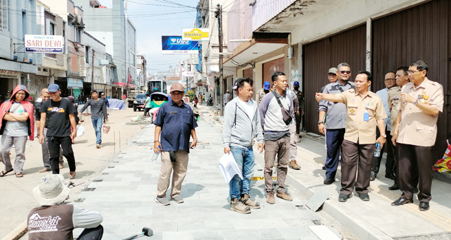 Ada Pungli Rp 1,2 Juta Bagi Pemilik Toko di Jalan Cihideung