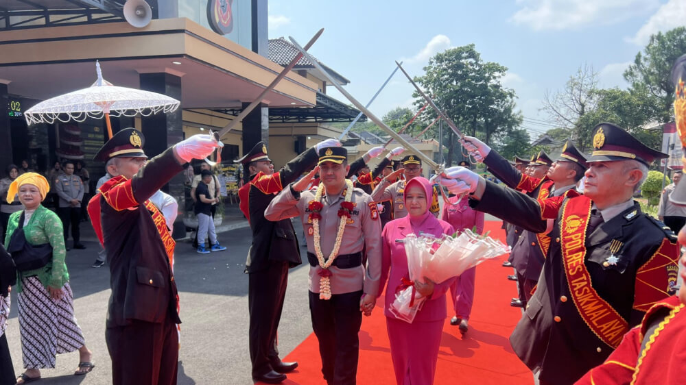 AKBP Joko Sulistiono Jadi Kapolres Tasikmalaya Kota, Farewell Parade Sambut Kedatangannya
