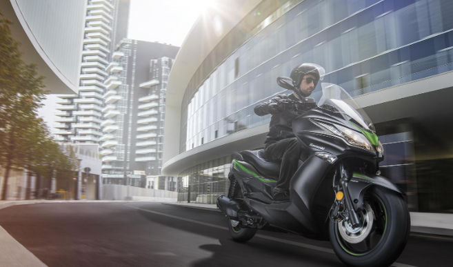 Keren Fitur Ninja Matic Kawasaki J300 Canggih, Punya Kapasitas Mesin Besar hingga Cocok untuk Bikers