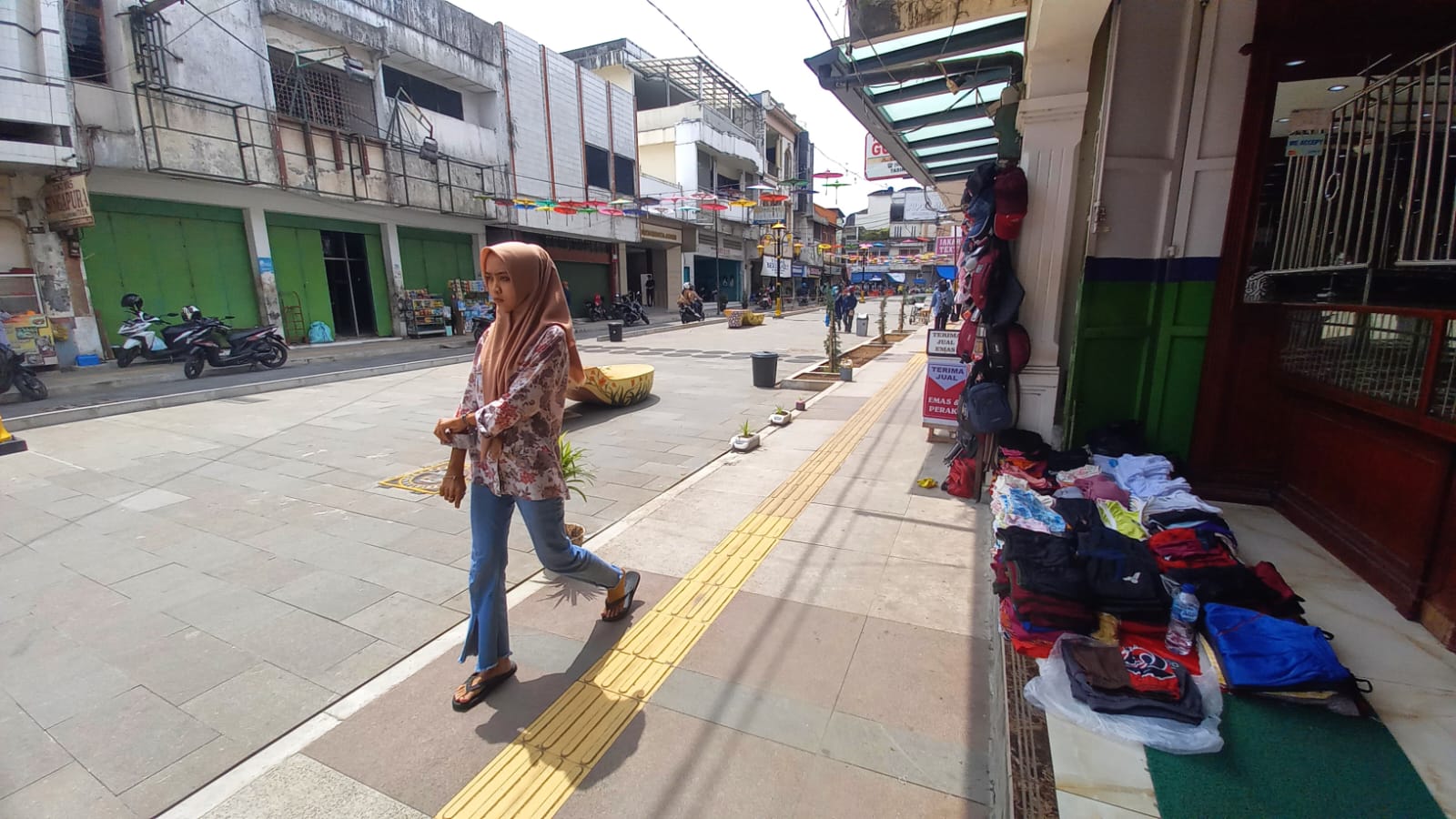 Belum Jelas, Nasib PKL Jalan Pedestrian Cihideung Terpaksa Jualan Alakadarnya