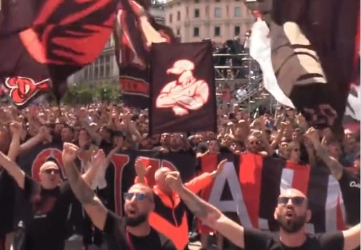 Fans AC Milan Kesal AS Roma Naikkan Harga Tiket Tandang