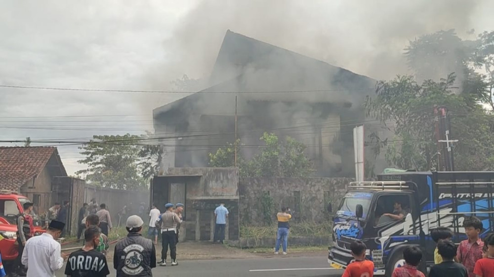 Gudang Barang Bekas di Mangunreja Tasikmalaya Terbakar, Kerugian Capai Rp500 Juta