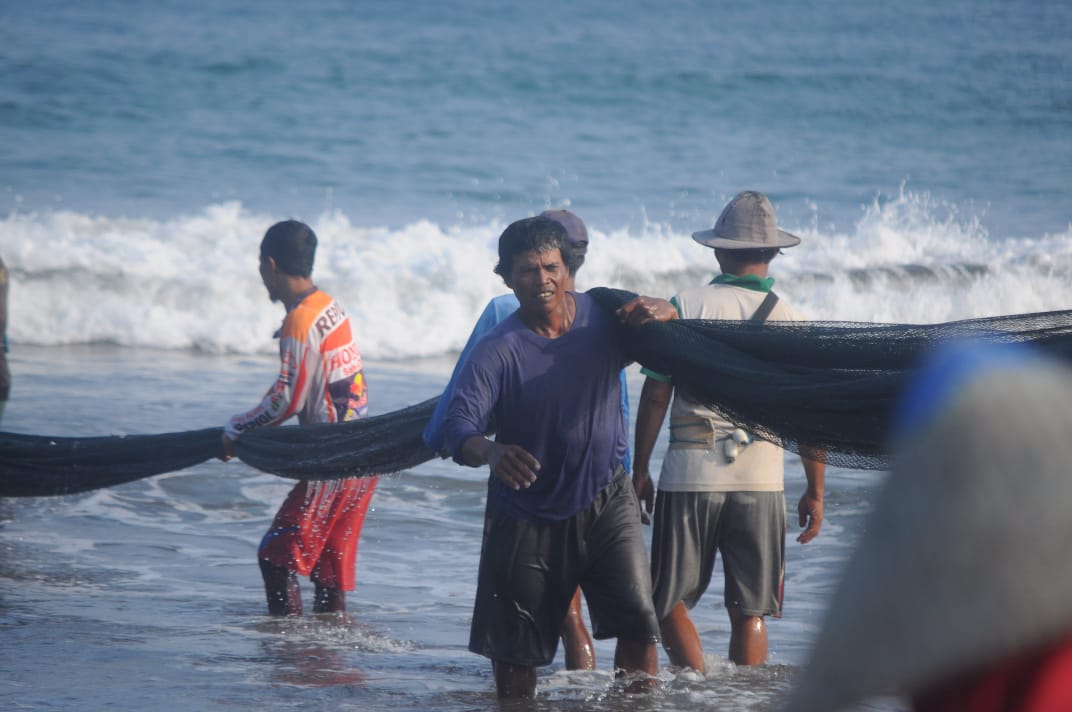 Nelayan Pangandaran Libur Paksa karena Cuaca Buruk, Lautan Ikan pun Kosong
