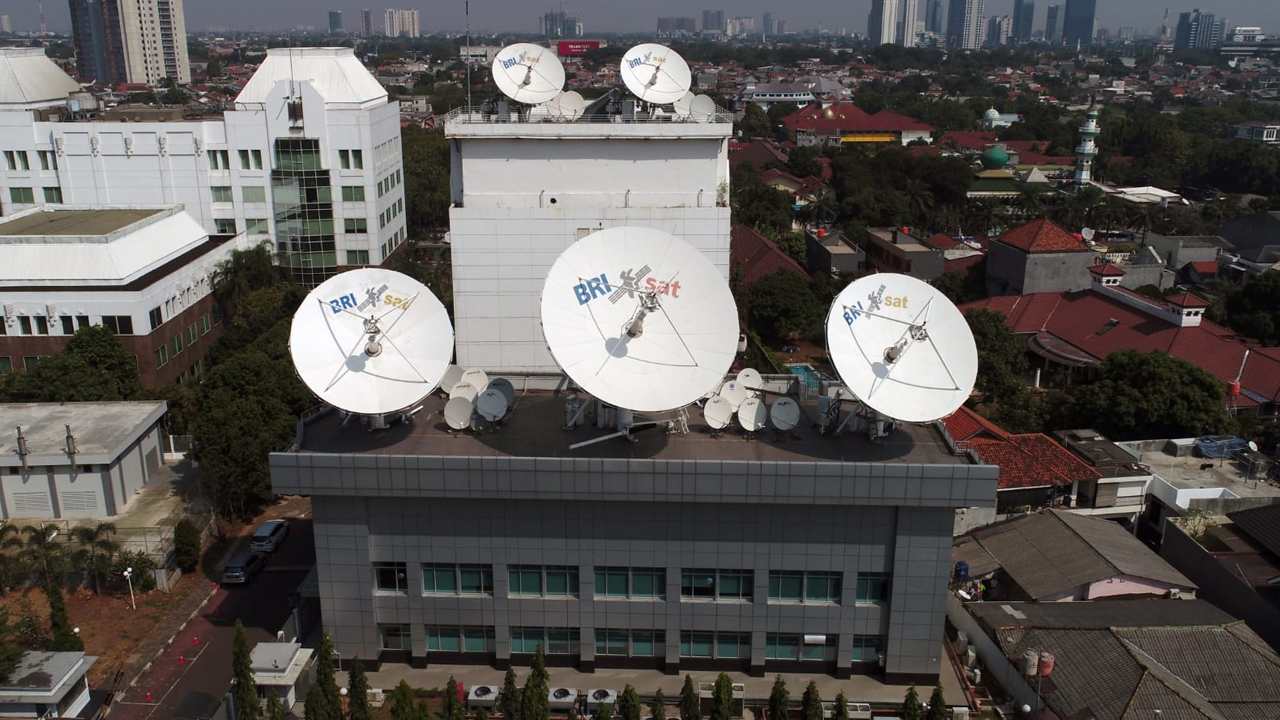 Akses Layanan BRI Tetap Terjaga di Daerah Terisolir Bencana Banjir Bandang melalui Satelit