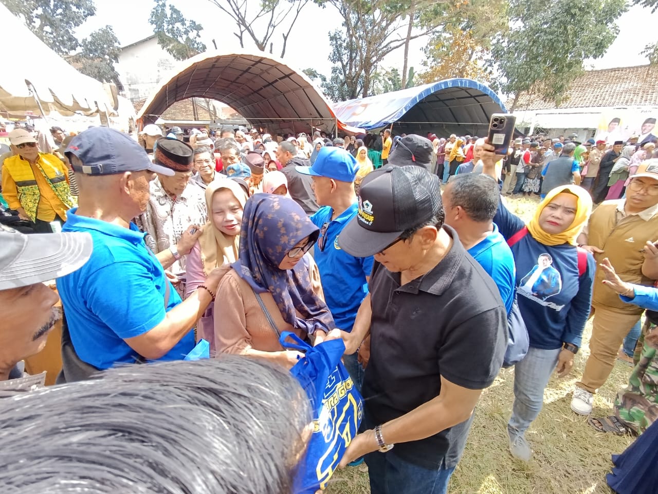 Yusuf-Hendro Jaga Komitmen, Bagikan 1.000 Paket Sembako untuk Jompo se-Kawalu