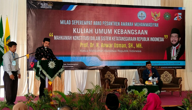 Ketua MK Isi Kuliah Umum Kebangsaan di Pesantren Amanah Muhammadiyah Tasikmalaya