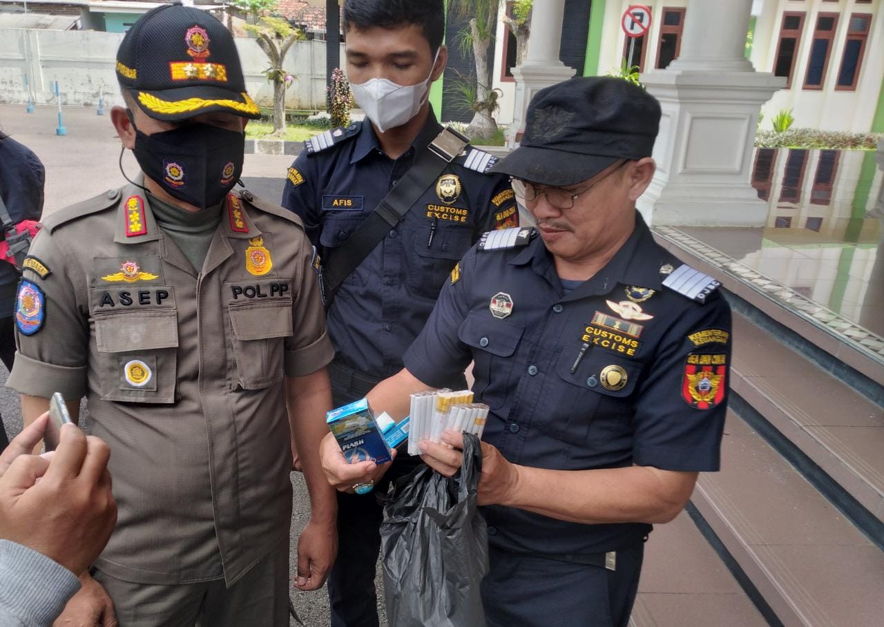 Petugas Gabungan di Kota Banjar Amankan Puluhan Rokok Ilegal Hasil Operasi, Begiini Jawaban Penjual...  