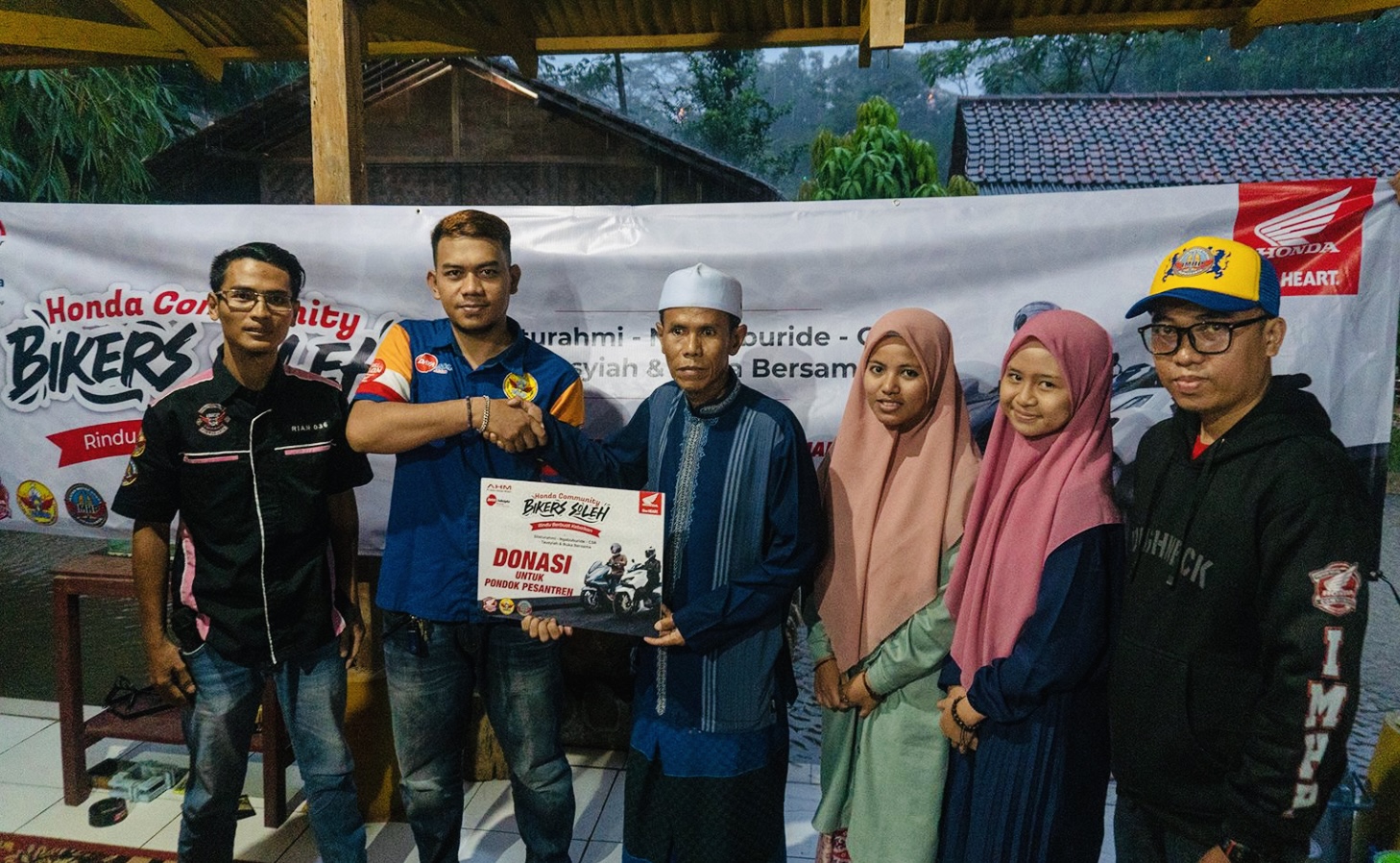 Tebar Kebaikan di Bulan Ramadan Melalui Honda Community Bikers Soleh