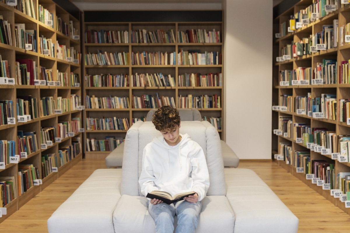 6 Manfaat Membaca Buku di Era Digital, Jadi Kegiatan Relaksasi dari Kesibukan yang Serba Online