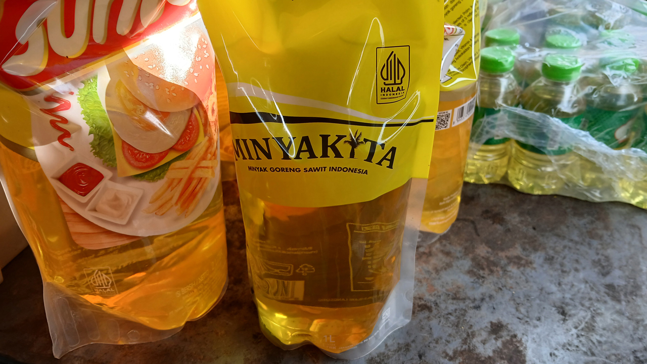 18 Juta Keluarga Akan Terima Minyak Goreng Gratis 2 Liter per Bulan