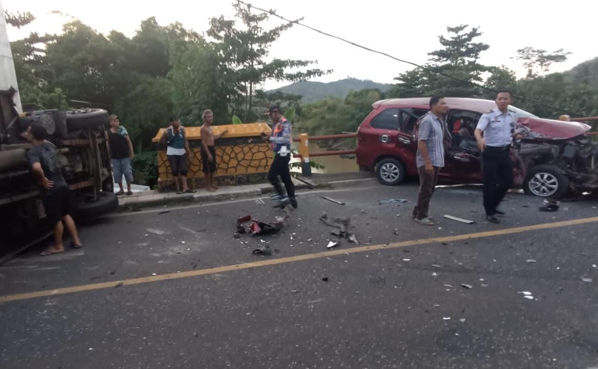 Jalur Jabar-Jateng Sempat Macet Imbas Kecelakaan Avanza vs Truk Boks Terguling di Kota Banjar