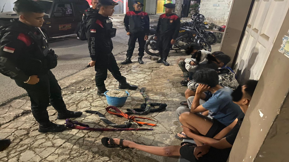 Polisi Gagalkan Perang Sarung Belasan Remaja di Garut saat Patroli Ramadhan
