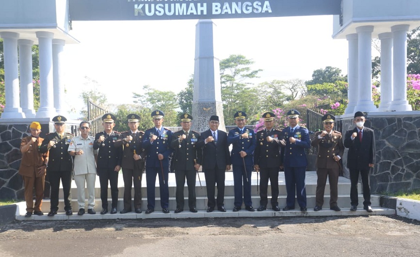 Sambut HUT TNI ke-77, Wali Kota Tasik Ziarah ke Taman Makam Pahlawan Kusumah Bangsa