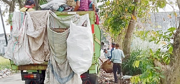 Parah! Sampah di Lahan kosong Jalan RE Jaelani Sudah Diangkut, Numpuk Lagi