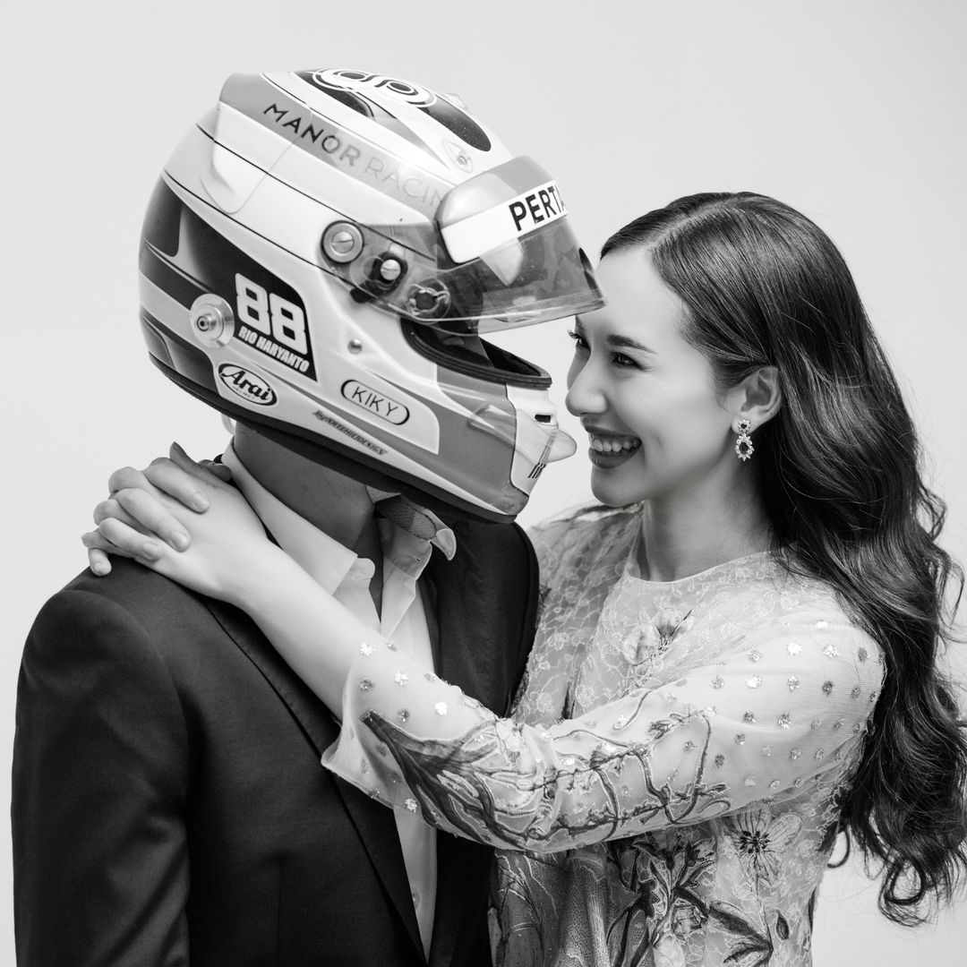 Bagikan Foto Prewedding di Media Sosial,Rio Haryanto Siap Melangkah ke Pelaminan Bersama Athina Papadimitriou