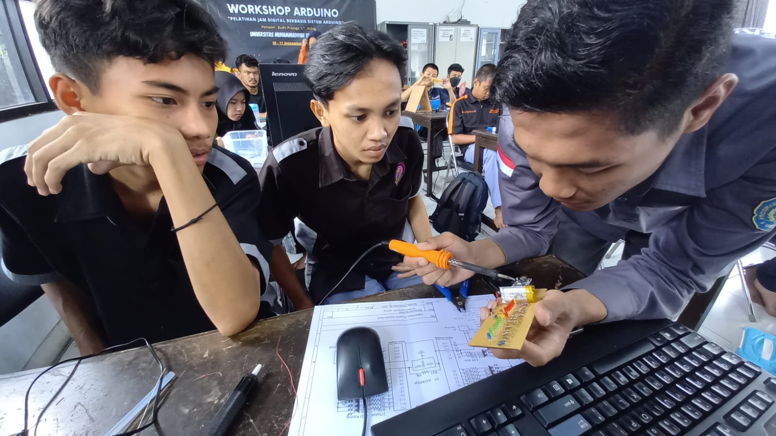Umtas Berbagi Nutrisi Ilmu kepada Puluhan Pelajar Lewat Pelatihan Jam Digital Berbasis Sistem Arduino