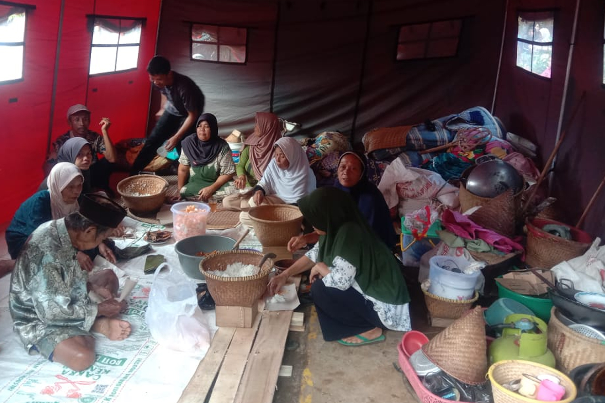 Kisah Sedih Korban Longsor di Tasikmalaya yang Siang Kepanasan Malam Kedinginan di Tenda Pengungsian