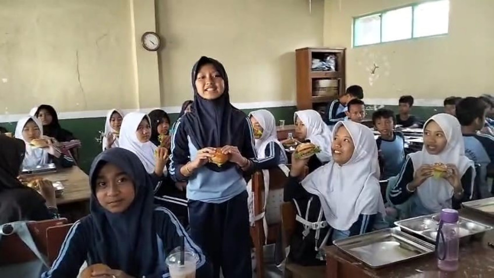 MBG di Tasikmalaya Bermanfaat, Guru Minta Perhatian Soal Beban Tambahan