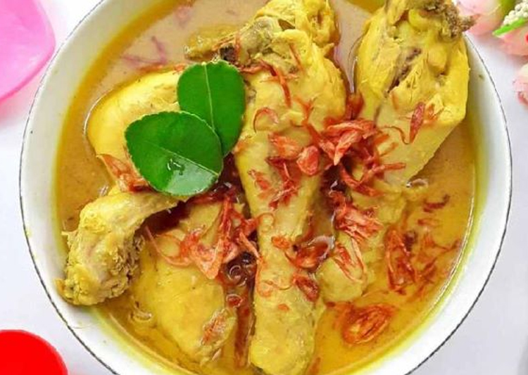 Opor Ayam Kuning Hidangan Wajib Saat Lebaran, Sederhana Membuatnya, Gurih dan Kental Kuahnya