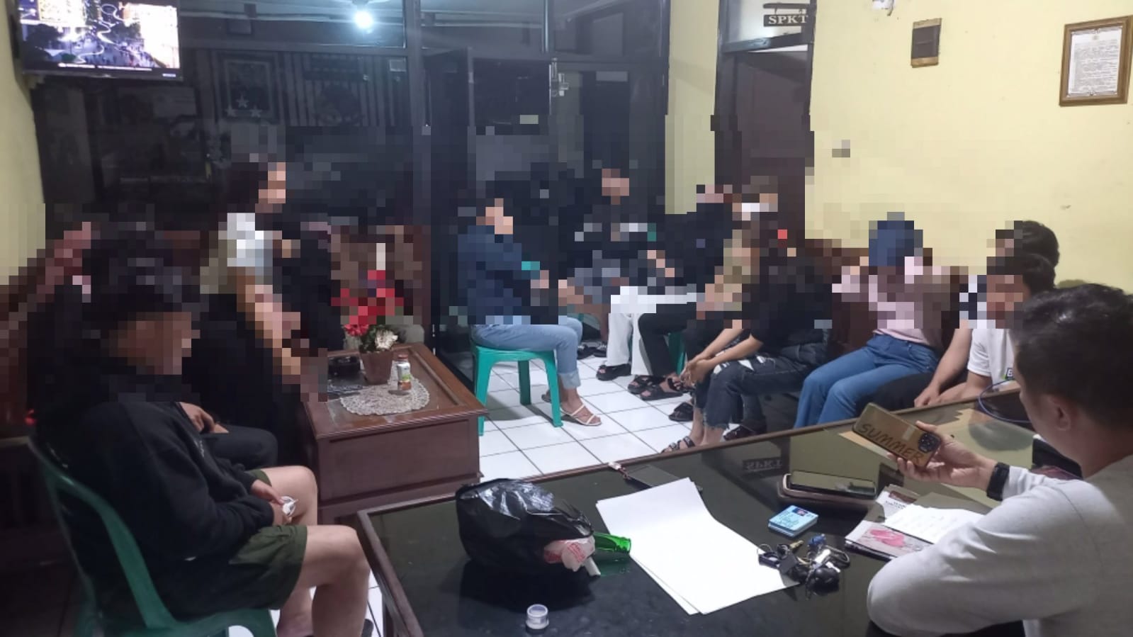 Polisi dan Muspika Cipedes Razia Kamar Kos di Tasikmalaya, Belasan Pemuda-Pemudi Terjaring