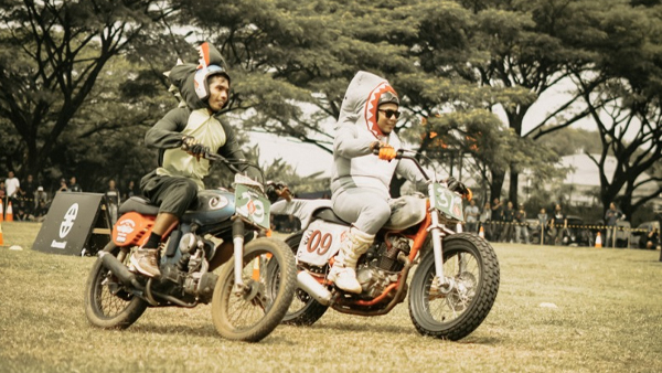 Bikin Seru! Fun Race Flat Track S.O.S, Motor Custom Ikut Adu Kecepatan di Lintasan Tanah dan Rumput   