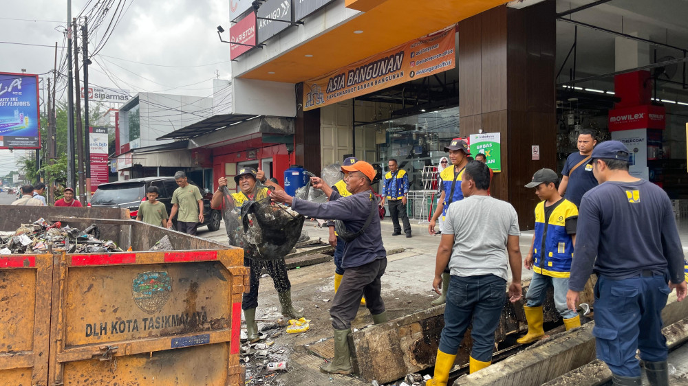 Warga dan Pemerintah Kota Tasikmalaya Harus Ferak Bersama Atasi Sampah di Gorong-Gorong