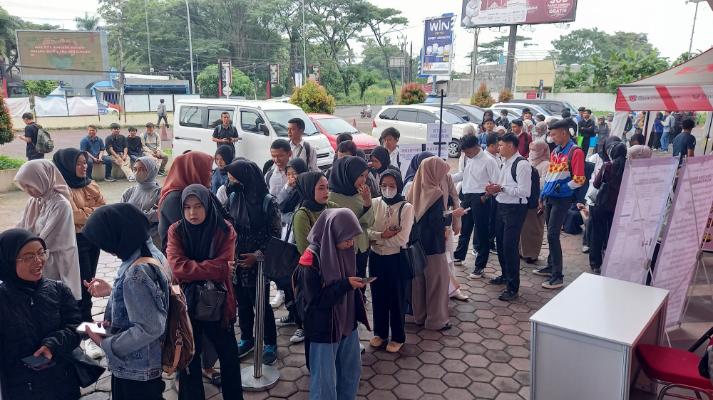 Ribuan Pencari Kerja Berburu Peluang Karier di Job Fair Transmart Kota Tasikmalaya