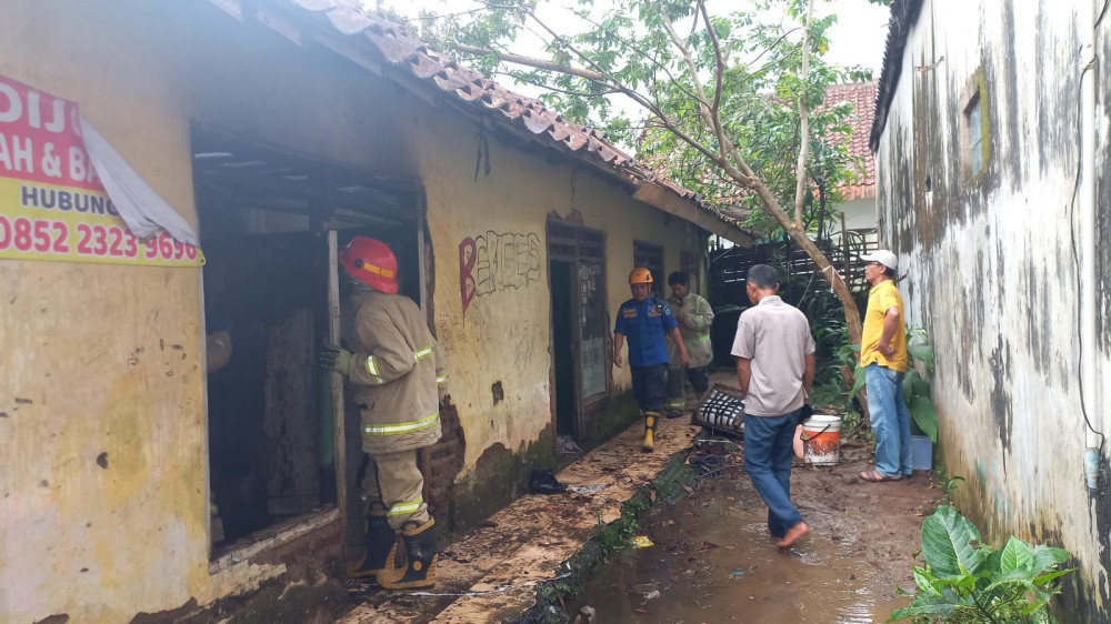 Kontrakan Tak Berpenghuni di Kota Tasikmalaya Dilalap Api, Atap Hangus Terbakar