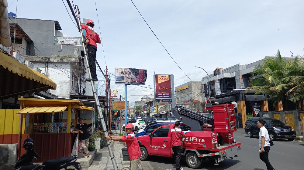 Estetika Lebih Tertata, DPUTR Kota Tasikmalaya Gencar Lakukan Penataan Kabel Telekomunikasi  