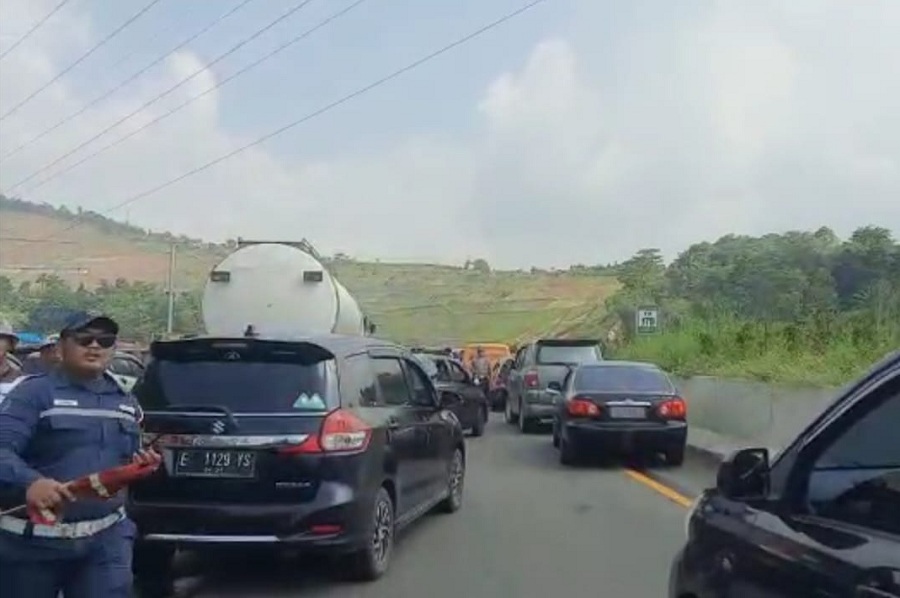 Jalan Tol Cisumdawu Heboh Lagi! 3 Jam Diblokir Ratusan Warga Sumedang
