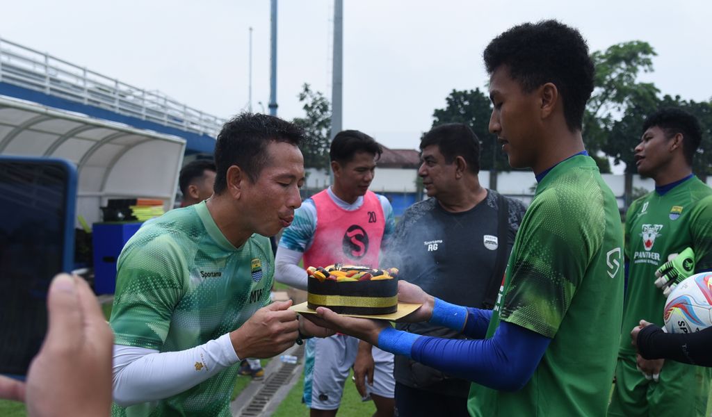 SOSOK Kiper Muda Persib Fitrah Maulana, Kiper Junior Rasa Senior Jadi Man of The Match Nusantara Open 2023