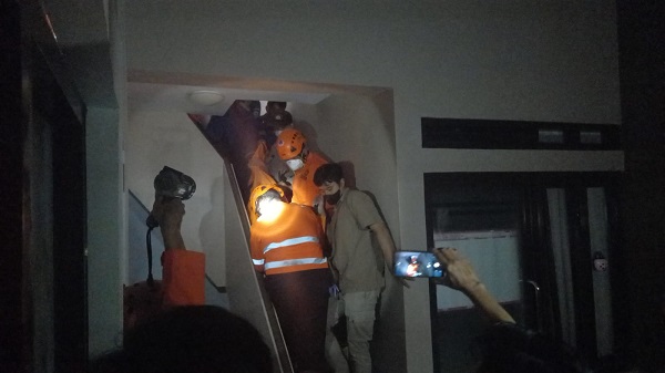 Seorang Pekerja di Perum BRP Kota Tasik Tewas Tersengat Listrik, Evakuasi Jenazah Berlangsung Dramatis