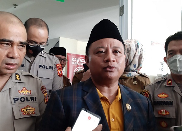 Wagub Jabar Uu Ruzhanul Ulum Menjenguk Asisten Rumah Tangga yang Disekap dan Disiksa Majikannya