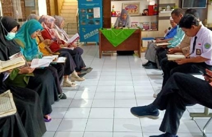Ramadan, Pegawai hingga Pelajar PKL Tadarus Alquran di Kantor Kecamatan Purwaharja
