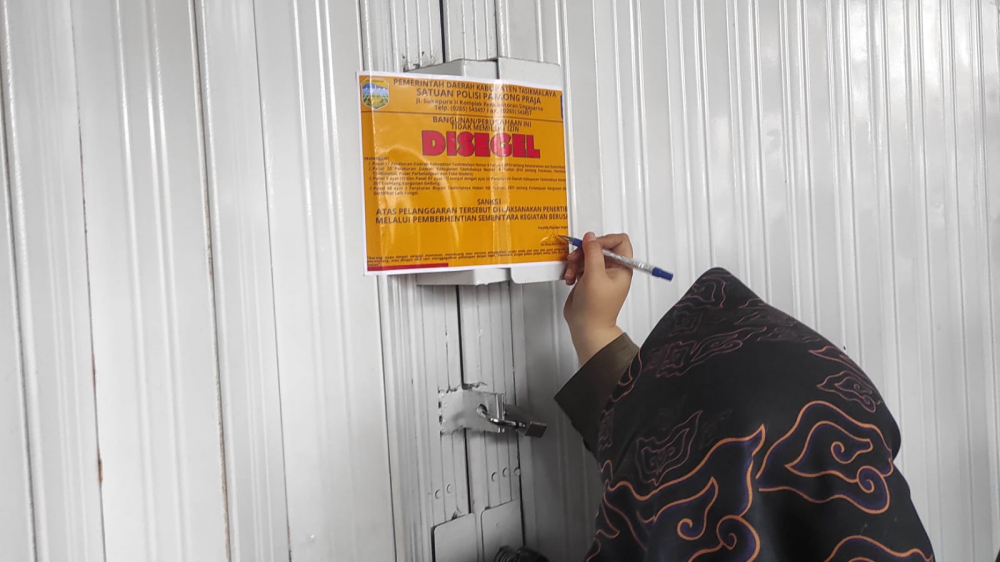 Tiga Minimarket Tak Berizin di Tasikmalaya Disegel Satpol PP, Sisanya Kapan?