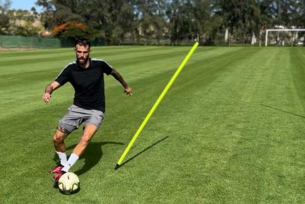 Playmaker Persib Latihan Mandiri di Spanyol, Kapan Tyronne del Pino Datang ke Bandung? Ini Penjelasannya