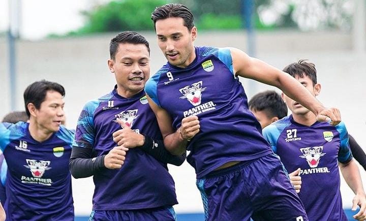 Jelang Lawan Persebaya, Bojan Hodak Pasang Target Menang Meski Persib Sudah Lolos ke Babak Championship Series