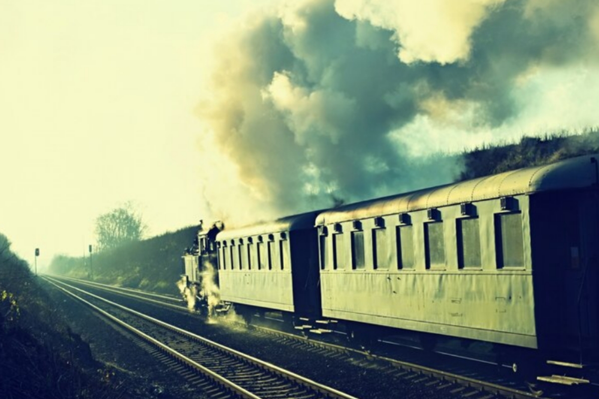 Mitos Kereta Tanpa Masinis dan Penemuan Koran Terbitan 1953, Apa yang Sebenarnya Melintas di Rel Manggarai? 