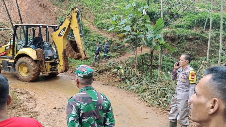 Tebing 10 Meter di Banjarwangi Garut Longsor, Arus Lalu Lintas Sempat Lumpuh