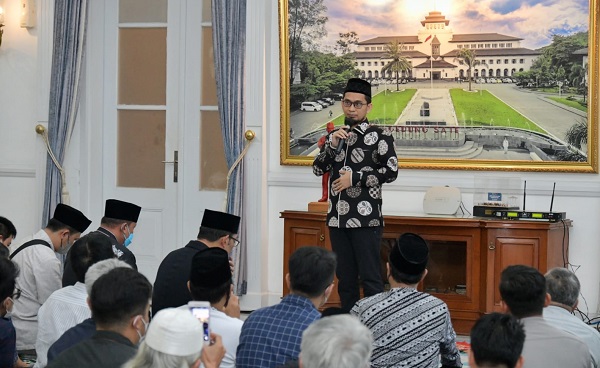 Ustaz Adi Hidayat Harap Keluarga Memperbanyak Kisah-Kisah Baik Tentang Eril Selama Hidup Untuk Menginspirasi S