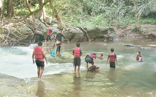 Loncat Dengan Gerakan Salto dari Batu Setinggi 7 Meter, Wisatawan Jawa Tengah Tewas di Citumang Pangandaran